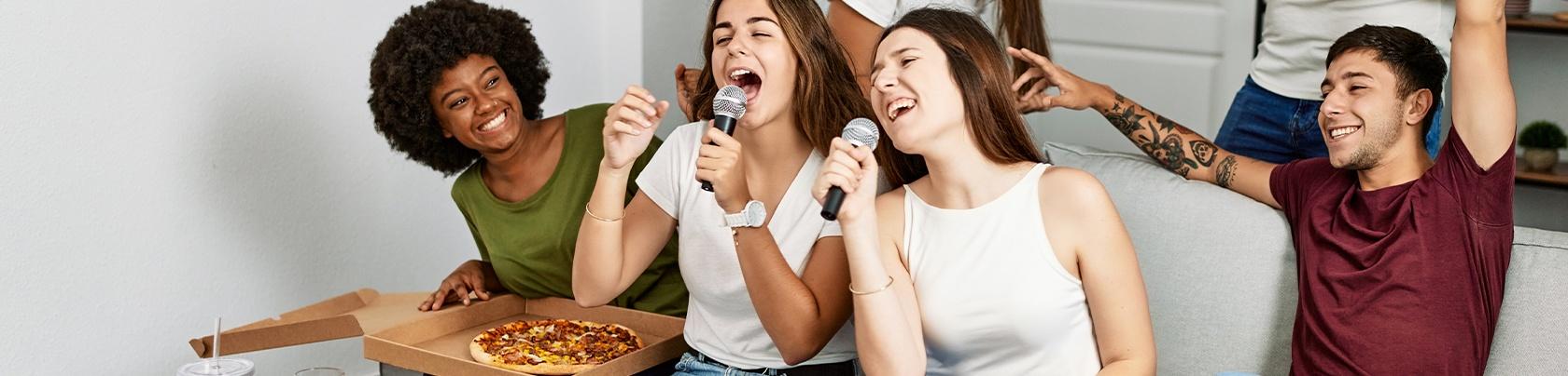 Arriva il Festival di Sanremo: 5 idee per una serata a casa in compagnia