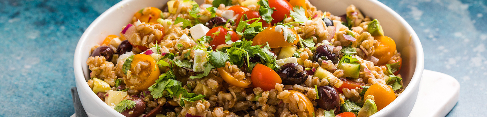 Come condire il farro: idee per insalate estive fresche e gustose