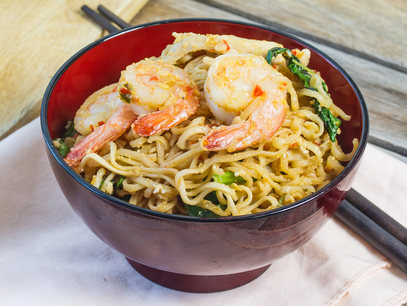 La ricetta del ramen con gamberi e verdure