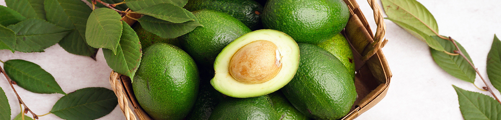 Le straordinarie proprietà dell’avocado e i tanti modi per gustarlo a tavola