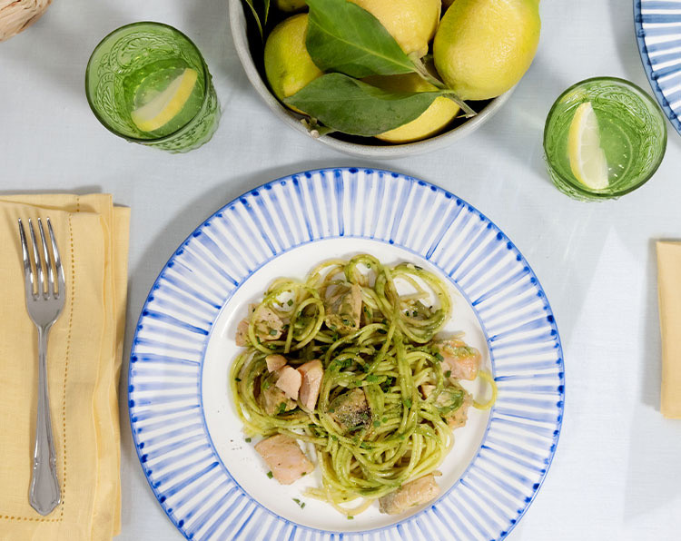 Spaghetti al Pesto e Salmone