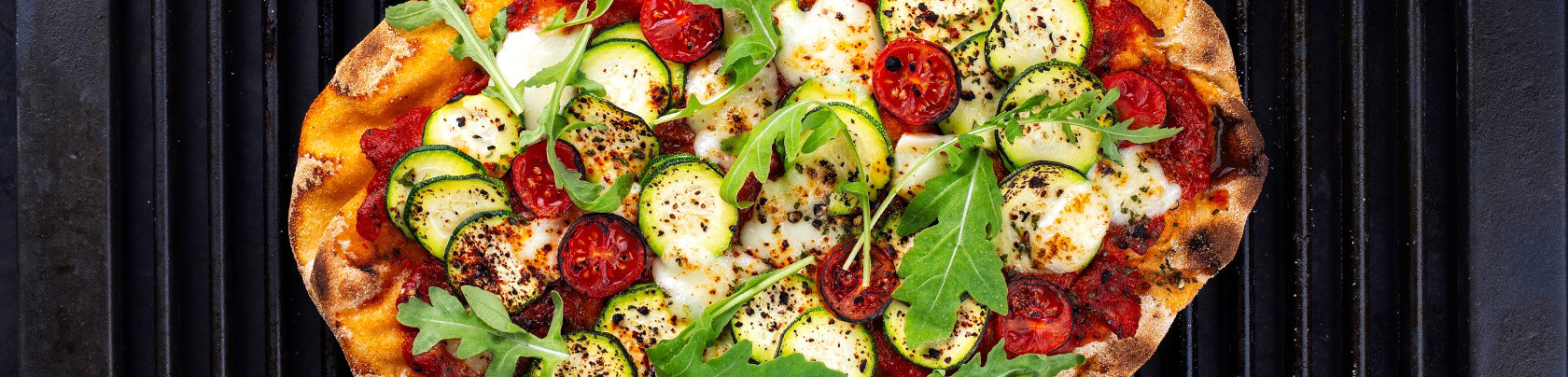 Cos’è la pinsa: come si prepara e perché è diversa dalla pizza