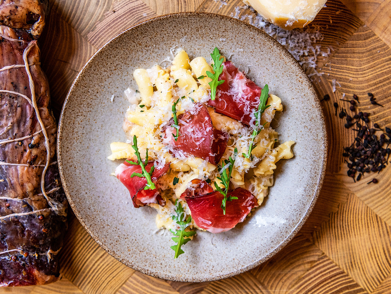 La ricetta della pasta speck e provola