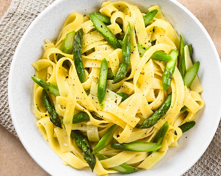 La ricetta delle tagliatelle con asparagi