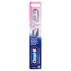 Spazzolino Manuale Pro Sensitive Advanced Oral-B