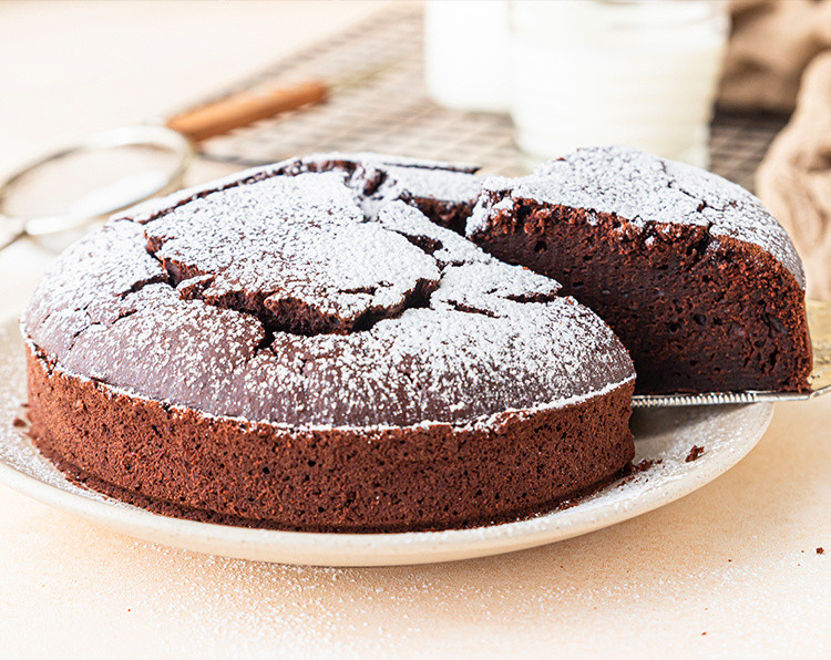 La torta al cioccolato con le uova di Pasqua avanzate