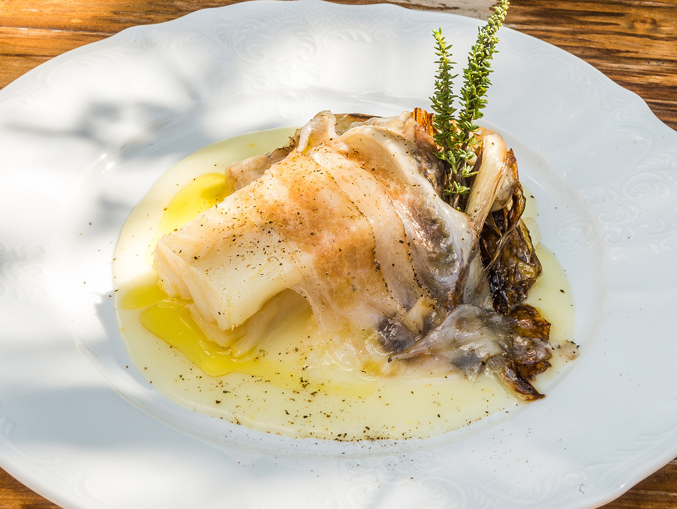 Crema di patate al limone con Stoccafisso Norvegese, radicchio confit e guanciale di mora romagnola