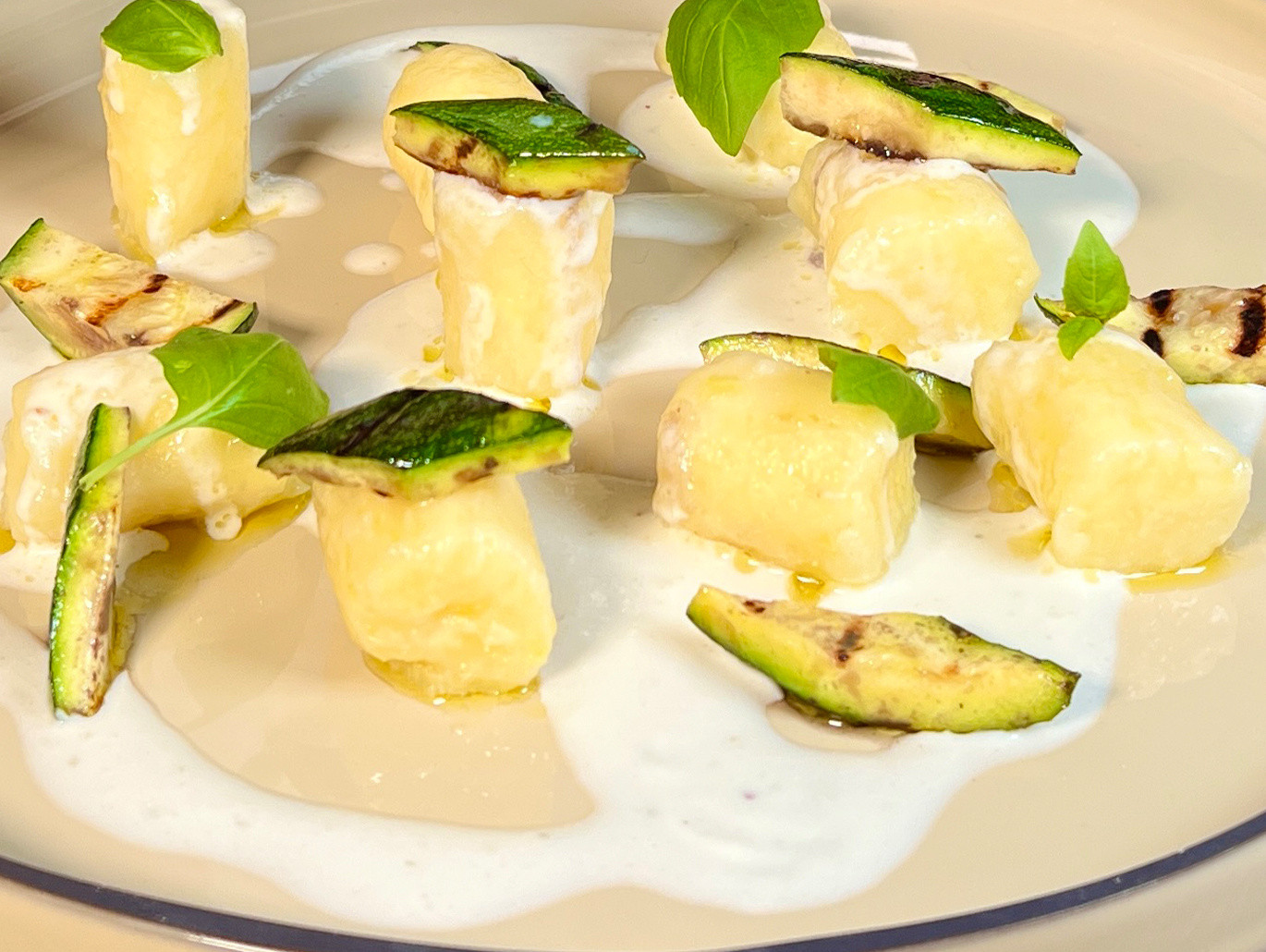Gnocchi di patate alle zucchine e fonduta di pecorino