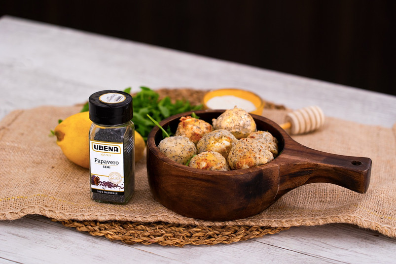 Polpettine di feta ai semi di papavero